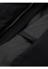 Ombre Clothing - Długa pikowana kurtka męska z kapturem – czarna V1. Okazja: na co dzień. Typ kołnierza: kaptur. Kolor: czarny. Materiał: poliester, materiał. Długość: długie. Wzór: aplikacja. Sezon: zima. Styl: casual, elegancki #4