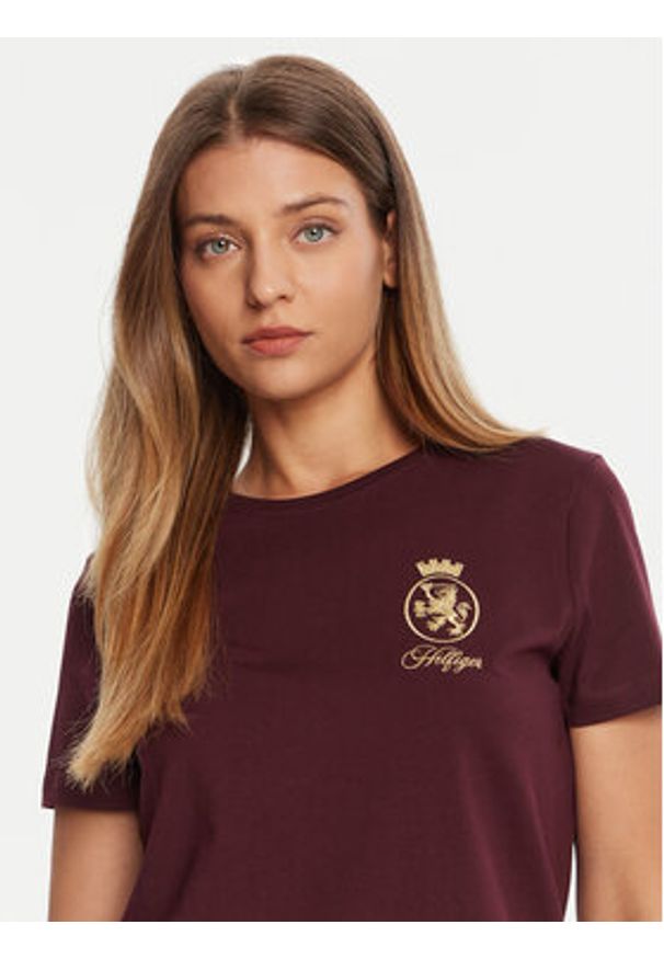 TOMMY HILFIGER - Tommy Hilfiger T-Shirt Gold Crest WW0WW46153 Bordowy Regular Fit. Kolor: czerwony. Materiał: bawełna