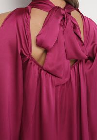 Born2be - Fioletowa Sukienka z Satyny Ozdobiona Wiązaniem Solreti. Kolor: fioletowy. Materiał: satyna. Wzór: aplikacja. Typ sukienki: proste. Styl: elegancki #6