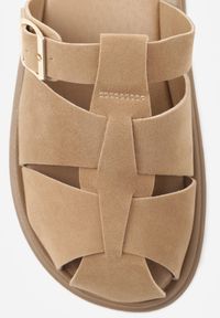 Born2be - Ciemnobeżowe Klapki z Paskami i Kwadratową Sprzączką Olyndar. Okazja: na co dzień. Kolor: beżowy. Materiał: jeans. Sezon: lato. Styl: casual #6