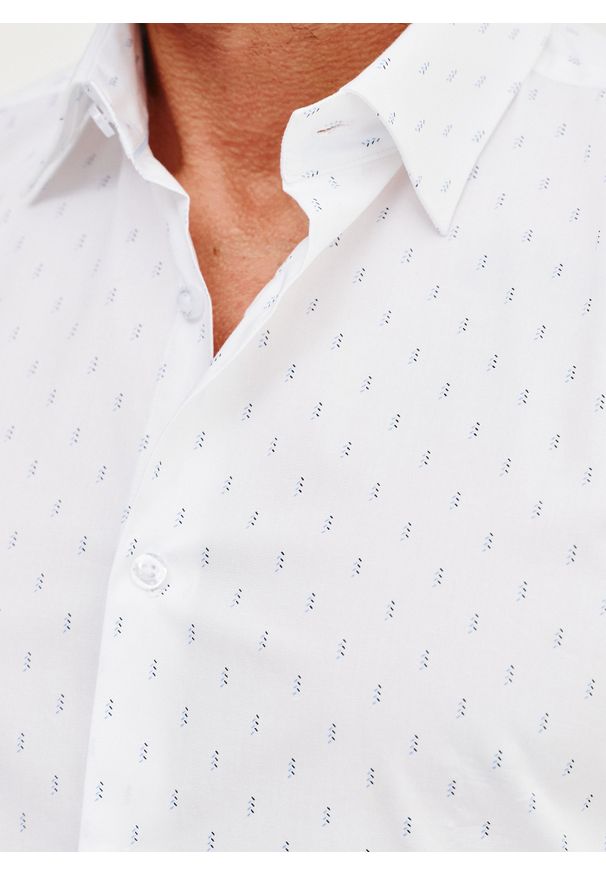 Pako Lorente - PAKO LORENTE – Biała koszula męska w mikrowzór. Kolor: biały. Materiał: bawełna, elastan. Długość rękawa: długi rękaw. Długość: długie. Sezon: wiosna, lato