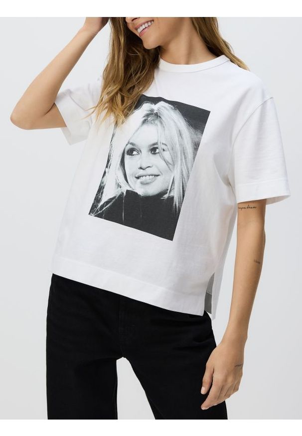 Reserved - T-shirt Brigitte Bardot - biały. Kolor: biały. Materiał: tkanina, bawełna
