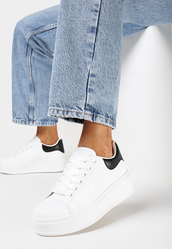 Born2be - Biało-Czarne Sneakersy na Platformie z Kontrastową Wstawką z Tyłu Lehastia. Kolor: biały. Obcas: na platformie