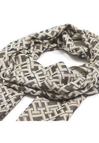 TOMMY HILFIGER - Tommy Hilfiger Szal Th Contemporary Mono Cb Scarf AW0AW15794 Czarny. Kolor: czarny. Materiał: materiał