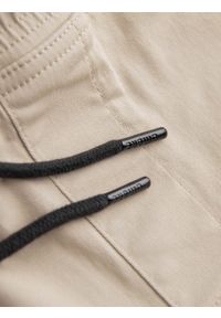 Ombre Clothing - Spodnie męskie materiałowe JOGGERY - beżowe V10 P885 - XXL. Kolor: beżowy. Materiał: materiał