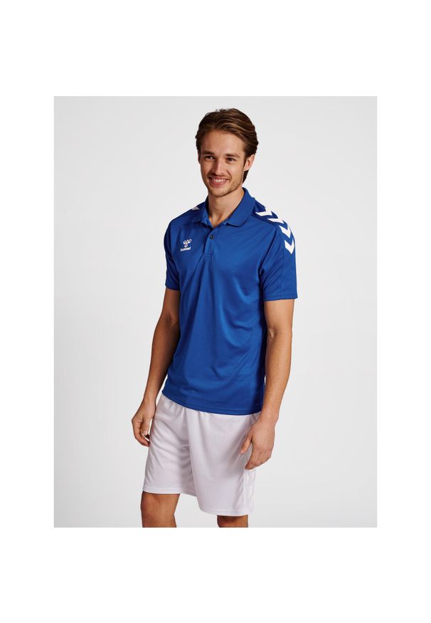 Polo Hummel hmlCore. Typ kołnierza: polo. Kolor: niebieski. Materiał: jersey. Sezon: lato