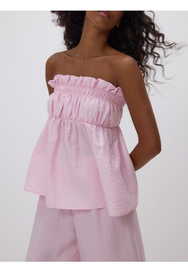 Reserved - Marszczony top z wiskozą - różowy. Kolor: różowy. Materiał: wiskoza
