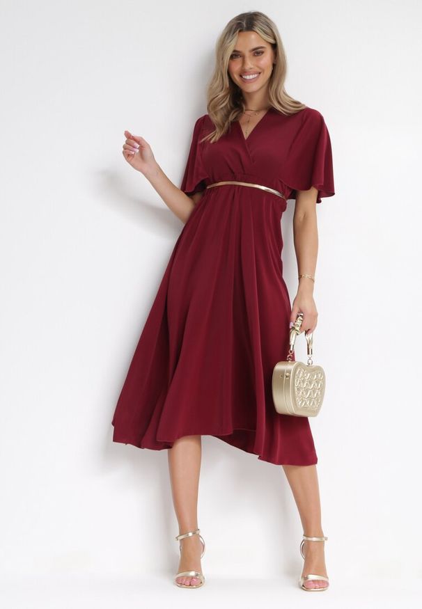 Born2be - Bordowa Rozkloszowana Sukienka Midi z Kopertowym Dekoltem i Gumką w Talii Muntani. Kolor: czerwony. Długość rękawa: krótki rękaw. Typ sukienki: kopertowe. Długość: midi