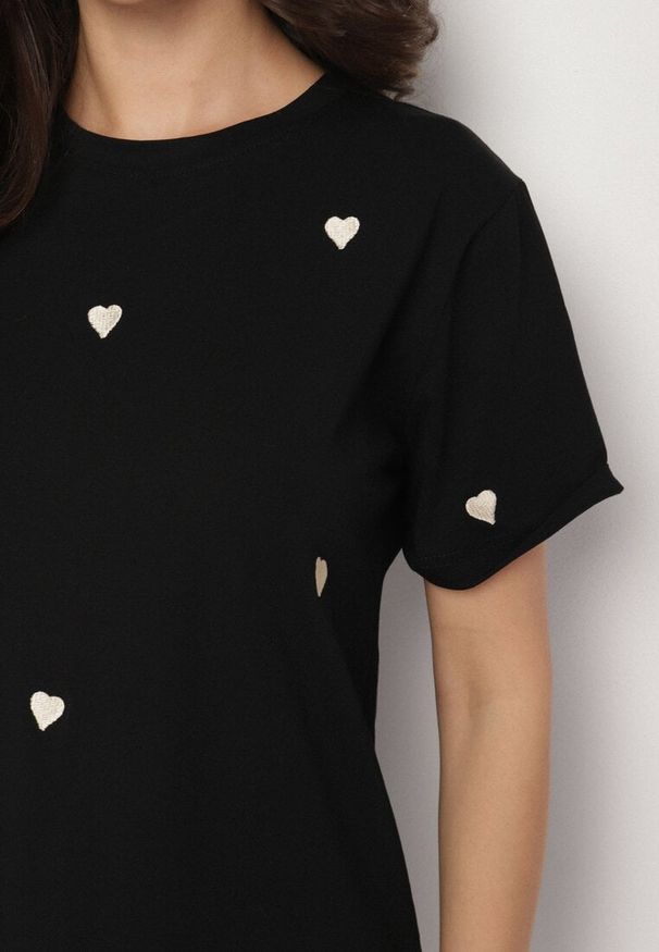 Born2be - Czarny T-shirt z Bawełny w Serca Kolavelle. Okazja: na spacer, na co dzień. Kolor: czarny. Materiał: bawełna. Styl: casual, klasyczny