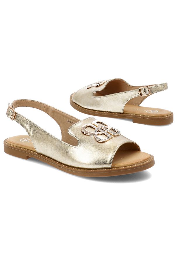 Złote Sandały Filippo Modne Obuwie Damskie. Okazja: na co dzień. Zapięcie: pasek. Kolor: złoty. Materiał: skóra ekologiczna. Wzór: aplikacja. Sezon: lato. Styl: casual, elegancki