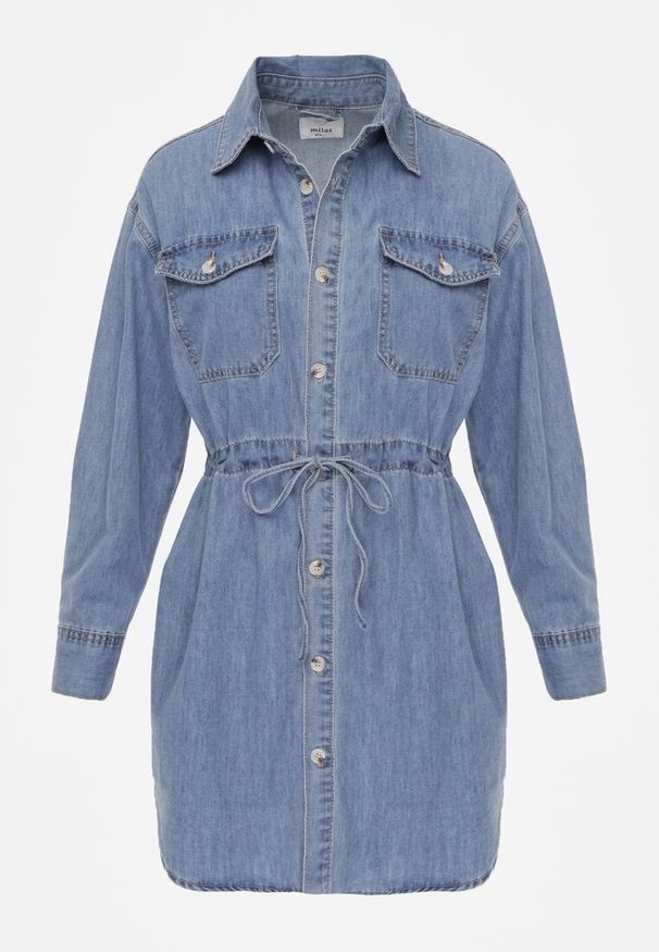 Renee - Niebieska Jeansowa Bawełniana Sukienka Koszulowa z Wiązaniem i Marszczeniem Enatta. Okazja: na co dzień. Kolor: niebieski. Materiał: bawełna, jeans. Wzór: aplikacja. Sezon: lato. Typ sukienki: koszulowe. Styl: casual