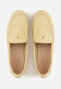 Born2be - Żółte Mokasyny VICES ze Skórzaną Wkładką i Metalową Ozdobą Aquilin. Nosek buta: okrągły. Kolor: żółty. Materiał: skóra. Wzór: aplikacja. Obcas: na obcasie. Styl: klasyczny. Wysokość obcasa: niski #4
