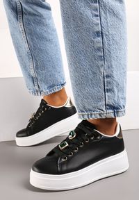Renee - Czarne Sneakersy na Platformie z Metalicznymi Ozdobami Tranquilla. Okazja: na co dzień. Kolor: czarny. Materiał: jeans, bawełna. Wzór: aplikacja. Obcas: na platformie