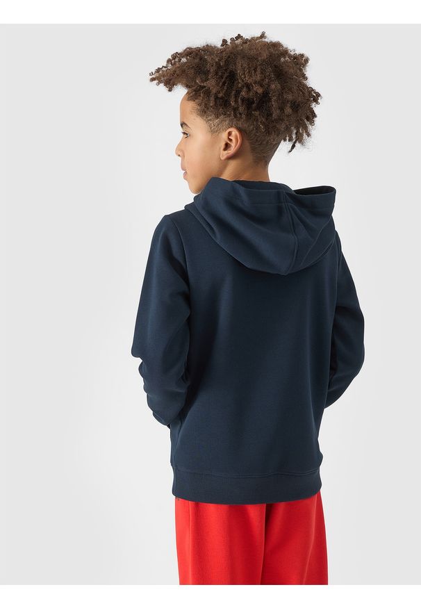 4f - 4F Bluza dresowa nierozpinana z kapturem chłopięca - granatowa 164 (13-14 lat). Okazja: na co dzień. Typ kołnierza: kaptur. Kolor: niebieski. Materiał: dresówka. Wzór: gładki, ze splotem. Sezon: lato. Styl: casual, sportowy