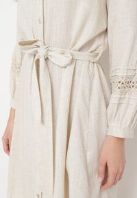 Born2be - Beżowa Sukienka Koszulowa Zapinana na Guziki z Paskiem w Talii i Ozdobnym Rękawem Rigaudona. Okazja: na spotkanie biznesowe. Kolor: beżowy. Typ sukienki: koszulowe. Styl: biznesowy, elegancki, klasyczny #6