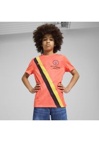 Puma - Młodzieżowa koszulka KIDSUPER × MANCHESTER CITY PUMA Neon Sun Black Orange. Kolor: czarny, pomarańczowy, wielokolorowy, żółty. Sport: piłka nożna