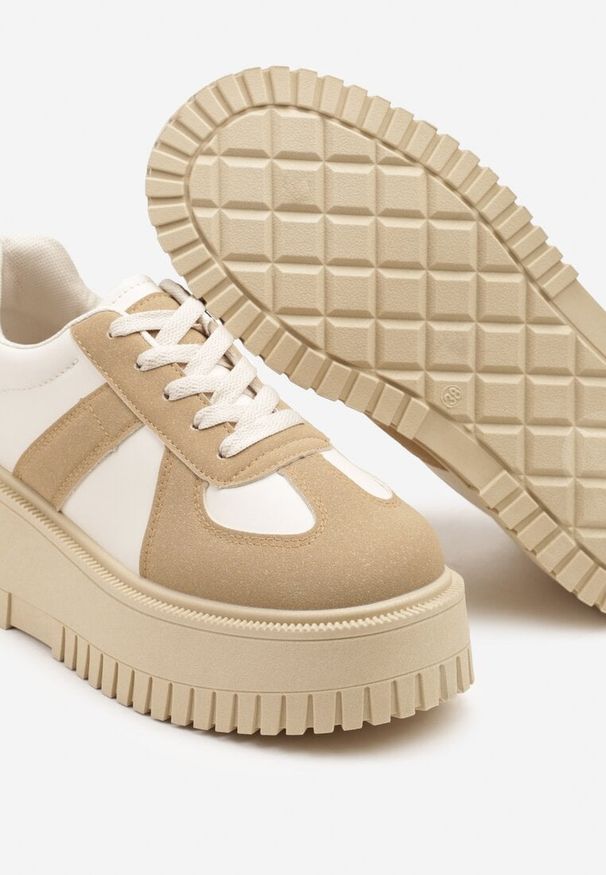 Born2be - Ciemnobeżowe Sneakersy w Stylu Tenisówek na Platformie z Tłoczeniami Firreis. Okazja: na co dzień. Kolor: beżowy. Materiał: jeans. Obcas: na platformie