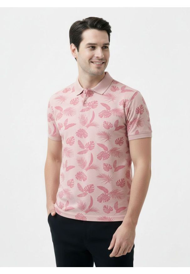 Bawełniana Koszulka Polo - Brave Soul - Różowa w Liście. Okazja: na co dzień. Typ kołnierza: polo. Kolor: różowy. Materiał: bawełna. Wzór: nadruk. Sezon: lato. Styl: casual