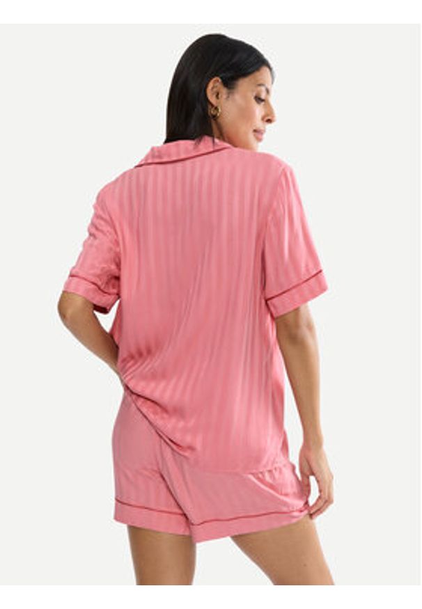 Triumph Koszulka piżamowa Boyfriend 10227193 Różowy Regular Fit. Kolor: różowy. Materiał: wiskoza