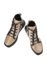 Beżowe Botki Artiker Modne Lakierowane Obuwie Damskie. Wysokość cholewki: przed kolano. Kolor: beżowy. Materiał: lakier. Szerokość cholewki: normalna. Styl: sportowy #4