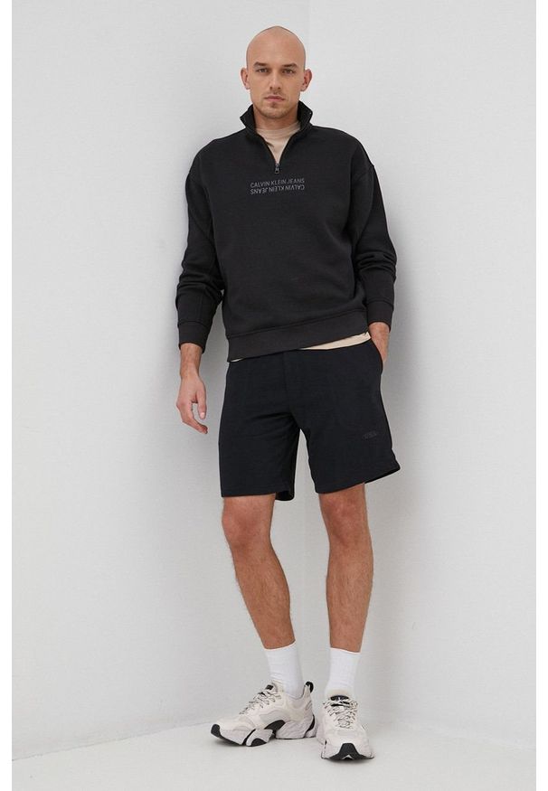 Calvin Klein Jeans bluza J30J318799.4890 męska kolor czarny z nadrukiem. Kolor: czarny. Materiał: włókno. Długość: krótkie. Wzór: nadruk