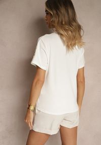 Renee - Biały T-shirt Zdobiony Aplikacjami w Kształcie Kwiatów Tilasea. Okazja: na co dzień. Kolor: biały. Materiał: jeans. Wzór: aplikacja, kwiaty. Styl: klasyczny, elegancki, casual #3