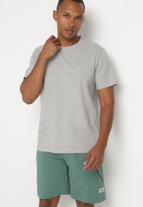 Born2be - Zielone Dresowe Szorty Bermudy z Ozdobnymi Przeszyciami Nitarria. Okazja: na co dzień. Kolor: zielony. Materiał: dresówka. Styl: sportowy, klasyczny, casual, elegancki