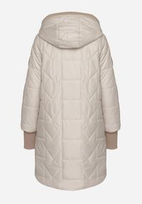 Born2be - Jasnoszara Pikowana Kurtka z Kapturem i Przedłużonym Tyłem Tulara. Okazja: na co dzień. Typ kołnierza: kaptur. Kolor: szary. Materiał: jeans. Wzór: aplikacja. Styl: casual, elegancki #5