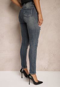 Renee - Granatowe Bawełniane Skinny Jeansy Ozdobione Przetarciami Evialyn. Okazja: na co dzień. Kolor: niebieski. Wzór: aplikacja. Styl: elegancki, casual #4