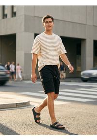 Sinsay - Szorty jeansowe jogger - czarny. Kolor: czarny #1