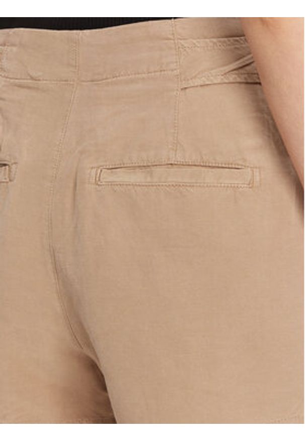 Guess Szorty materiałowe W5GD1J WG8N0 Beżowy Relaxed Fit. Kolor: beżowy. Materiał: lyocell
