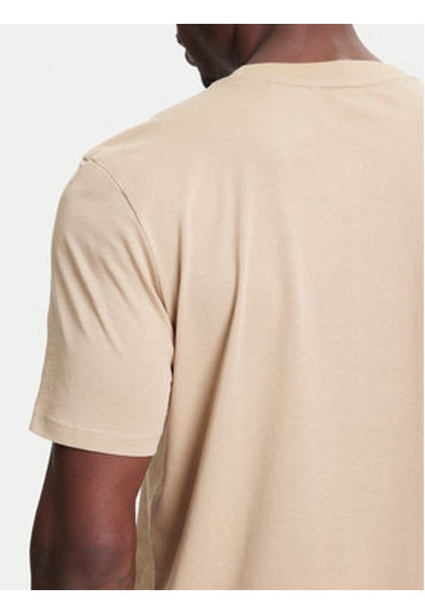 Hugo - HUGO T-Shirt Dapusi 50544458 Beżowy Regular Fit. Kolor: beżowy. Materiał: bawełna