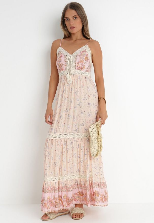 Born2be - Różowa Sukienka Bakrey. Kolor: różowy. Materiał: wiskoza, tkanina, koronka. Długość rękawa: na ramiączkach. Wzór: nadruk, aplikacja, kwiaty. Sezon: lato. Długość: maxi