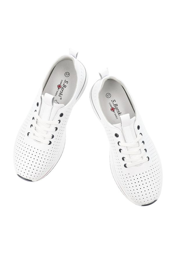 Półbuty damskie S.Barski, sportowe ze skóry naturalnej perforowana cholewka sznurowane lekka amortyzująca podeszwa, białe, LR61-7072. Okazja: na co dzień. Zapięcie: sznurówki. Kolor: biały. Materiał: skóra. Szerokość cholewki: normalna