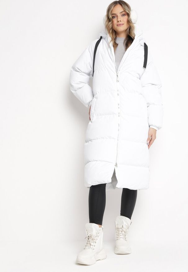 Born2be - Biała Długa Kurtka Pikowana Płaszcz na Zamek z Kapturem Lesea. Okazja: na co dzień. Typ kołnierza: kaptur. Kolor: biały. Materiał: dzianina, jeans. Długość: długie. Styl: casual, elegancki
