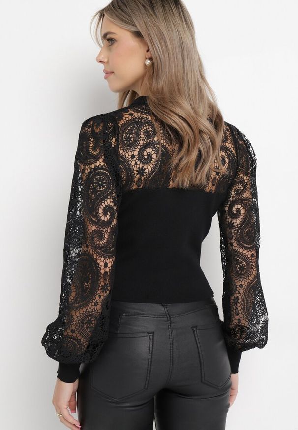 Born2be - Czarna Bluzka z Eleganckimi Koronkowymi Rękawami Lowenia. Kolor: czarny. Materiał: koronka. Długość: długie. Wzór: koronka. Styl: elegancki