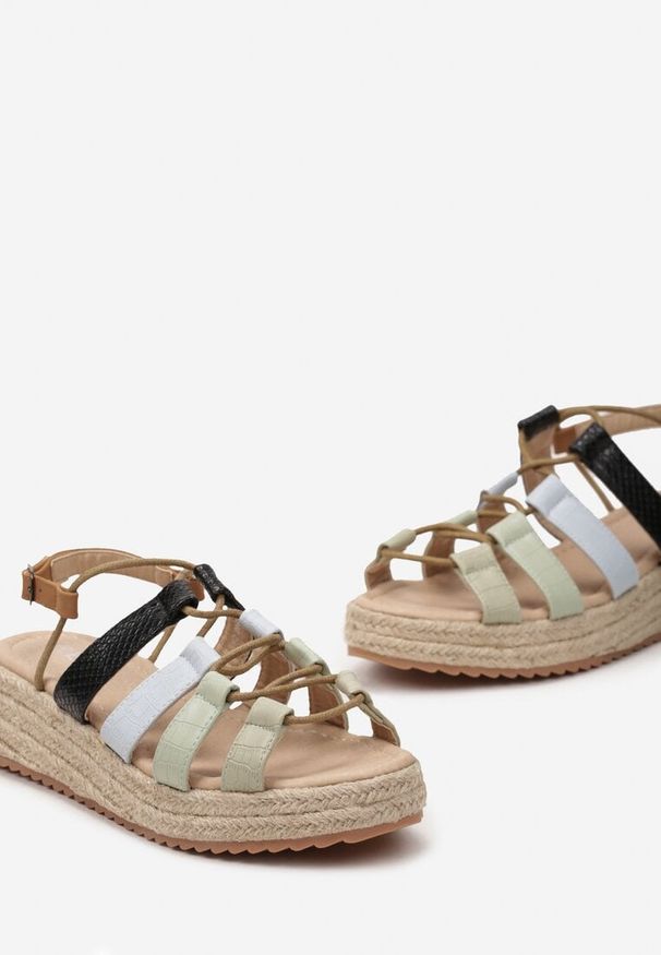 Born2be - Zielone Sandały na Grubej Plecionej Podeszwie ze Sprzączką Princa. Zapięcie: sprzączka. Kolor: zielony. Obcas: na obcasie. Wysokość obcasa: średni