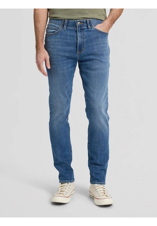 Lee - MESKIE SPODNIE LEE SLIM FIT MVP BLUE PRINT 112376321. Wzór: nadruk