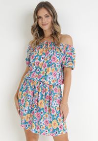 Born2be - Niebieska Sukienka Hiszpanka z Gumką w Pasie Cedrinth. Typ kołnierza: dekolt hiszpanka. Kolor: niebieski. Materiał: wiskoza, tkanina. Długość rękawa: krótki rękaw. Wzór: kwiaty, nadruk #1