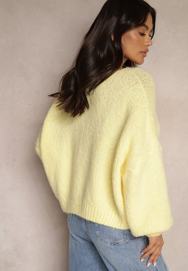 Renee - Żółty Kardigan z Wełną o Kroju Oversize z Wiązanymi Kokardami Elearina. Okazja: na co dzień. Typ kołnierza: kokarda. Kolor: żółty. Materiał: wełna. Styl: elegancki, casual, street