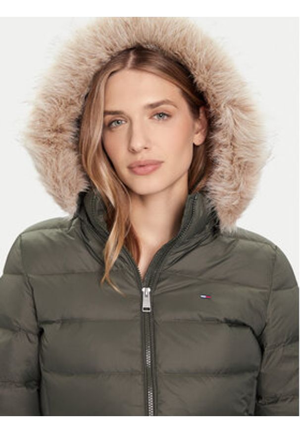Tommy Jeans Kurtka puchowa Essential DW0DW18864 Zielony Slim Fit. Kolor: zielony. Materiał: syntetyk