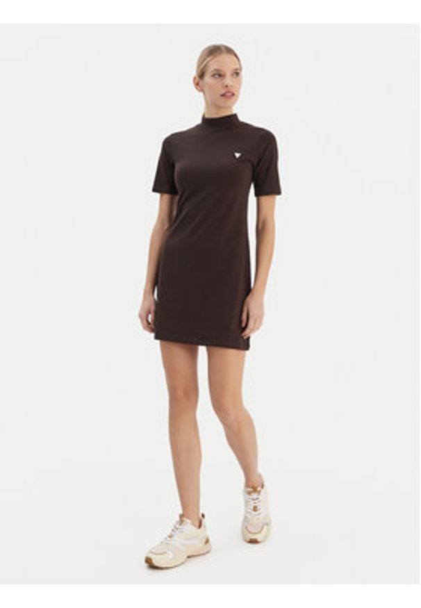 Guess Sukienka codzienna V6RK04 J1314 Brązowy Regular Fit. Okazja: na co dzień. Kolor: brązowy. Materiał: bawełna. Typ sukienki: proste. Styl: casual