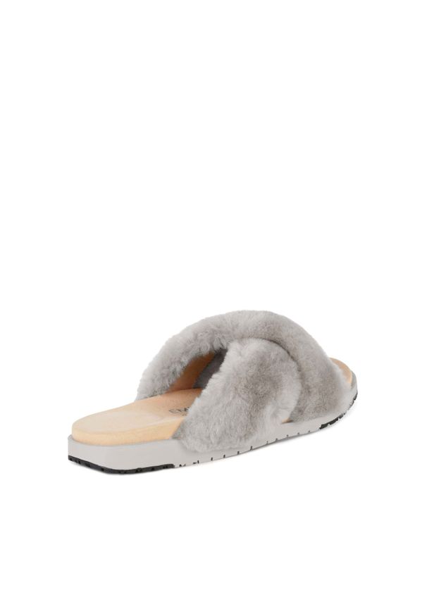 Szare klapki emu w paski, eleganckie