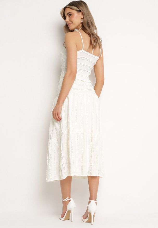 Born2be - Beżowy Komplet Top na Ramiączkach Spódnica z Gumką w Pasie i Falbankami Choker z Różą Glina. Kolor: beżowy. Wzór: aplikacja