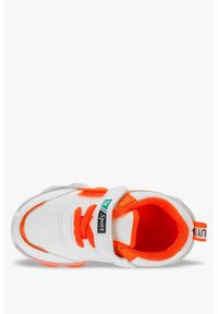 Casu - Białe buty sportowe na rzep casu 15-11-21-m. Zapięcie: rzepy. Kolor: pomarańczowy, biały, wielokolorowy