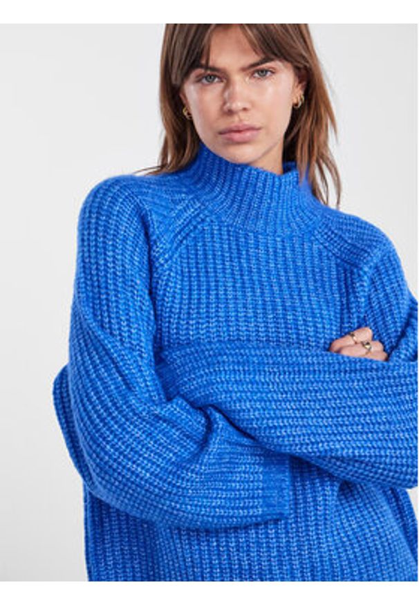 Pieces Golf 17128212 Niebieski Regular Fit. Typ kołnierza: golf. Kolor: niebieski. Materiał: syntetyk