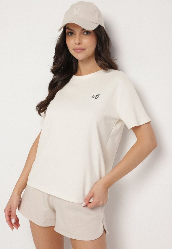 Born2be - Jasnobeżowy T-shirt o Klasycznym Kroju z Ozdobnym Haftem Galerrena. Okazja: na spotkanie biznesowe, do pracy, na co dzień. Kolor: beżowy. Materiał: jeans. Wzór: haft. Styl: klasyczny