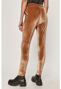 Haily's - Spodnie. Kolor: brązowy. Materiał: poliester, materiał, dzianina, elastan. Wzór: gładki #3
