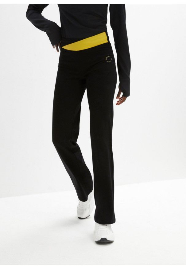 bonprix - Spodnie sportowe ze stretchem, poszerzane nogawki. Kolor: czarny. Materiał: bawełna, materiał. Styl: sportowy