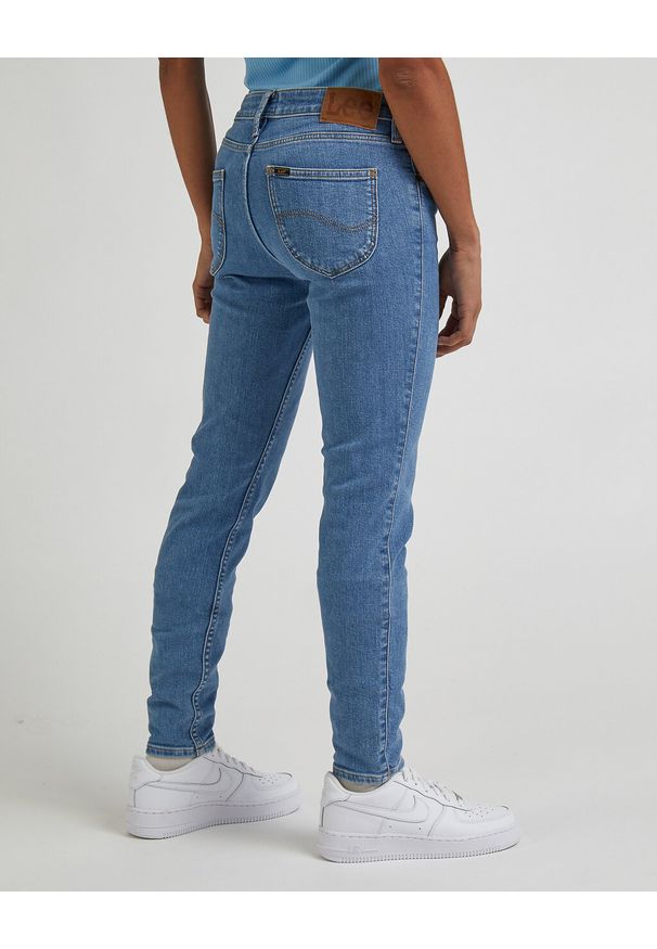 Lee - LEE SCARLETT DAMSKIE SPODNIE JEANSOWE JUST A BREESE L526FAB38 112330601